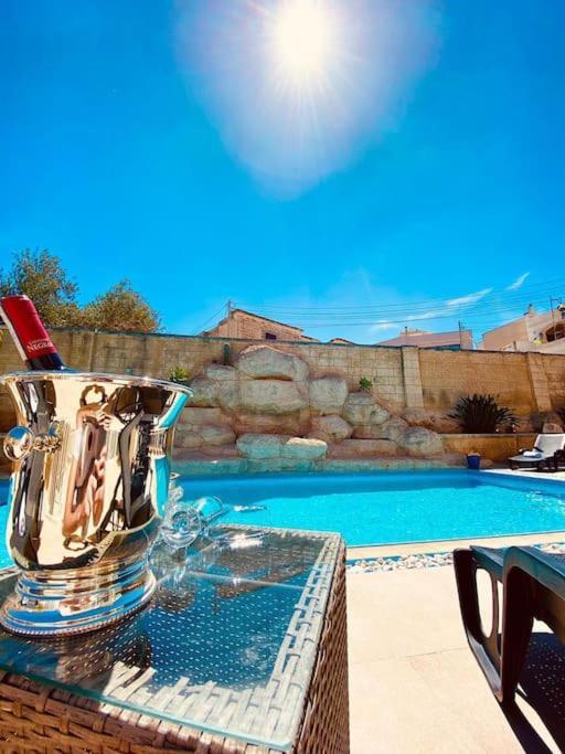 Velver Mansion, Malta - Luxury Villa With Pool แนกซ์ซาร์ ภายนอก รูปภาพ